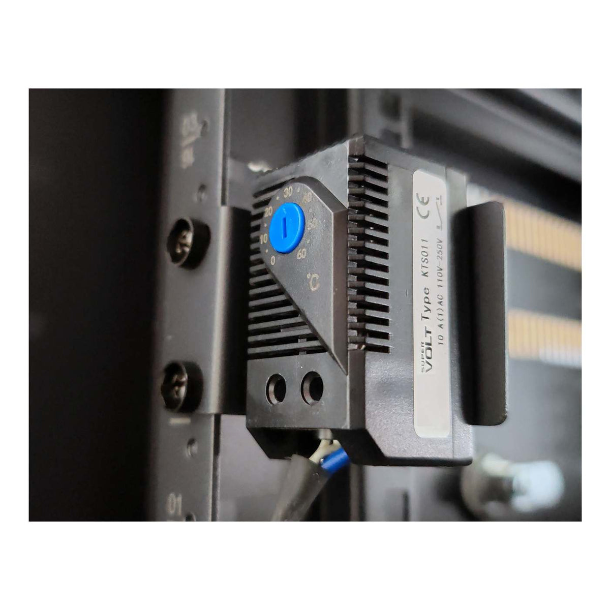 Pro Line Network Cabinet with Integrated Fans, 18U Image 14