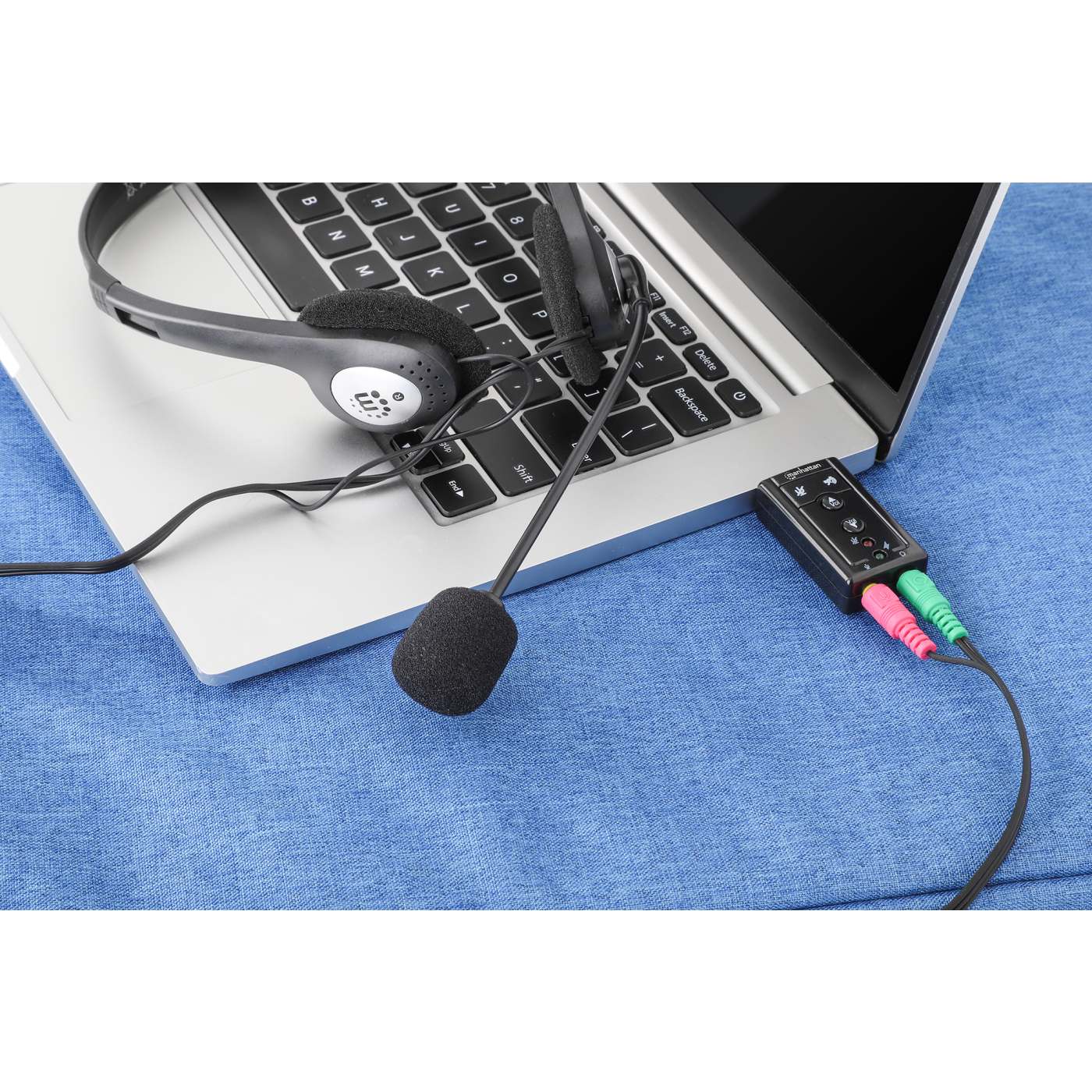 USB-A to 3.5 mm Audio Adapter with Volume Controls Image 9